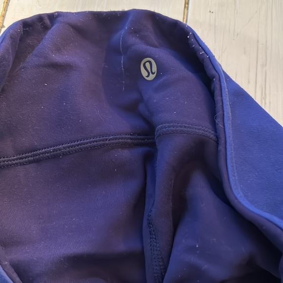 Lululemon reversible capris size 8 - Picture 4 of 5